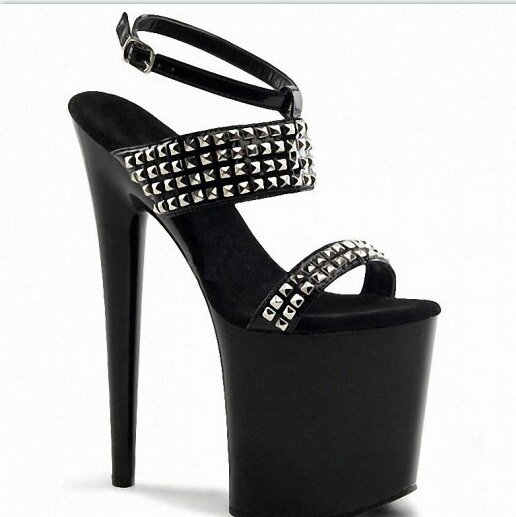 Schwarze Sky Heels mit Nietenoptik